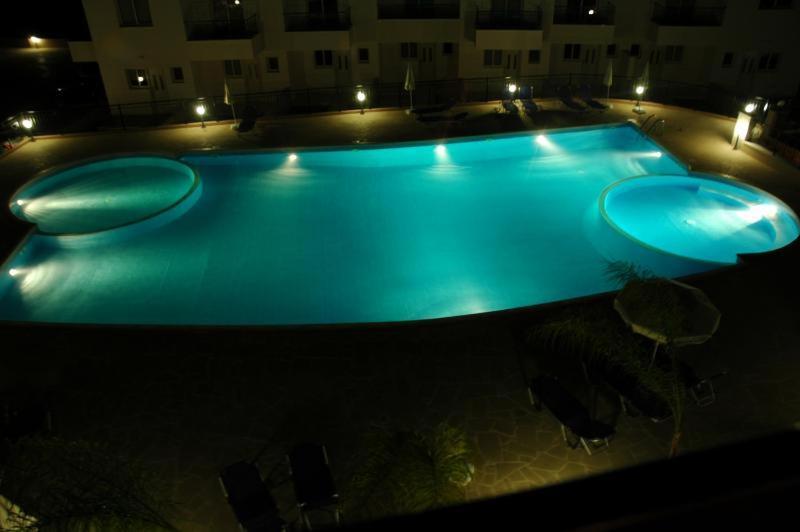 Ifestos Kings Resort Appartment Paphos Exteriör bild