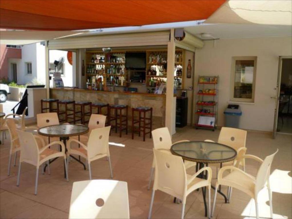 Ifestos Kings Resort Appartment Paphos Exteriör bild