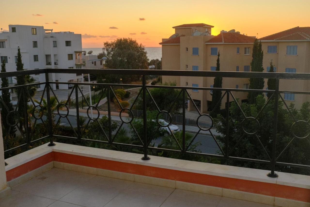 Ifestos Kings Resort Appartment Paphos Exteriör bild