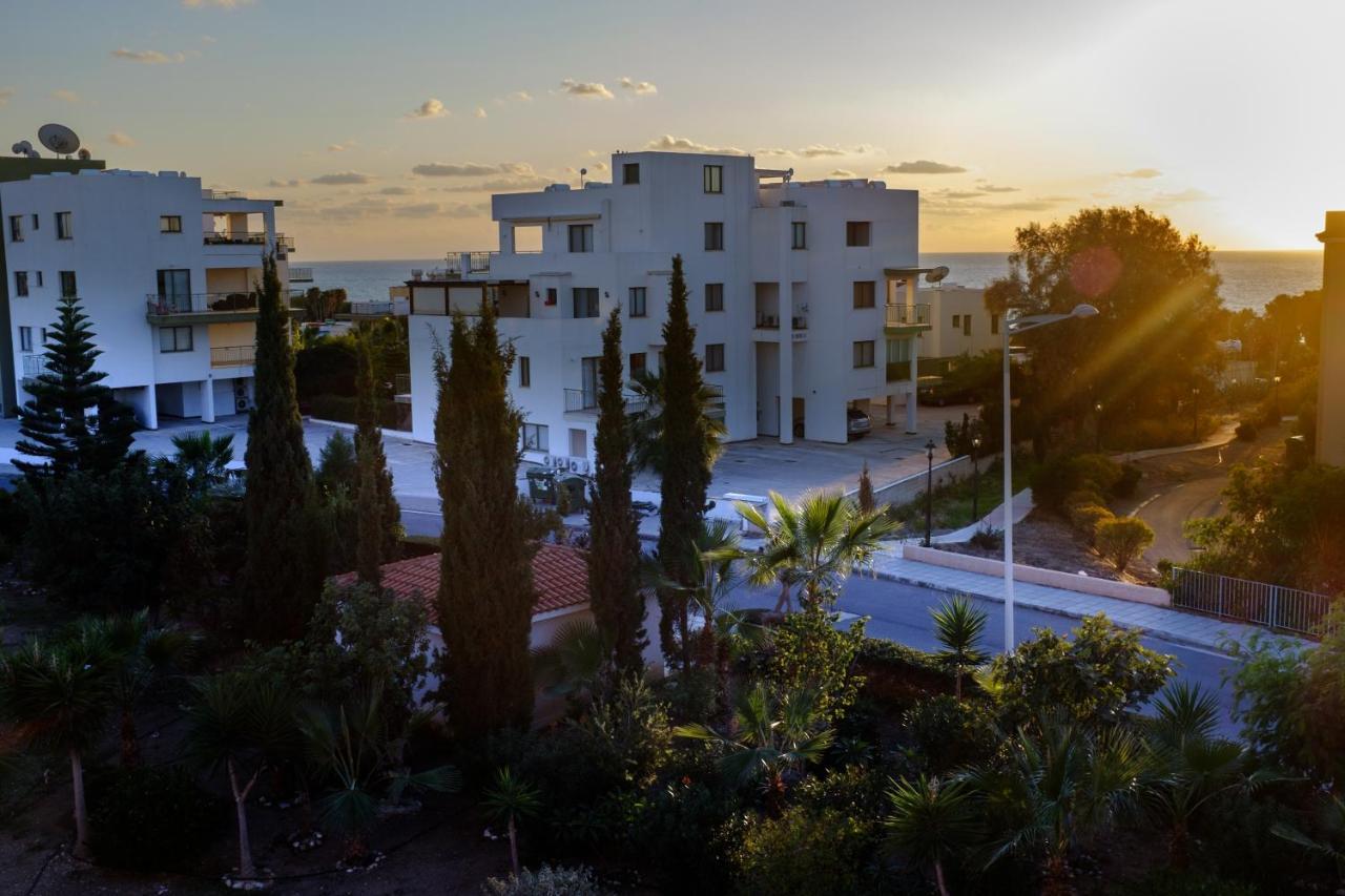 Ifestos Kings Resort Appartment Paphos Exteriör bild